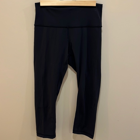 LuluLemon Cropped Black Leggings - Picture 1 of 3